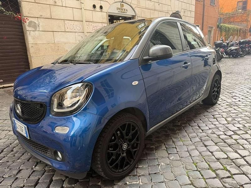 Usata Smart ForFour Prime 90 CV (66 kW) 2018 Blu/azzurro Utilitaria
