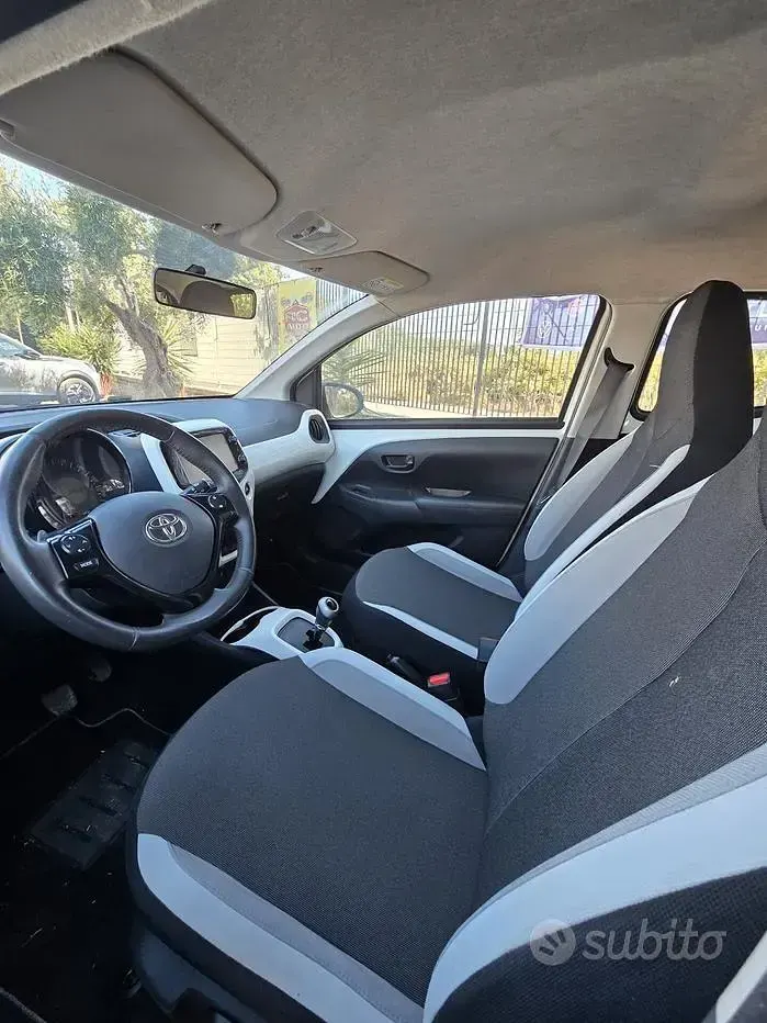 Usata Toyota Aygo X-clusiv 69 CV (50 kW) 2015 Bianco Utilitaria