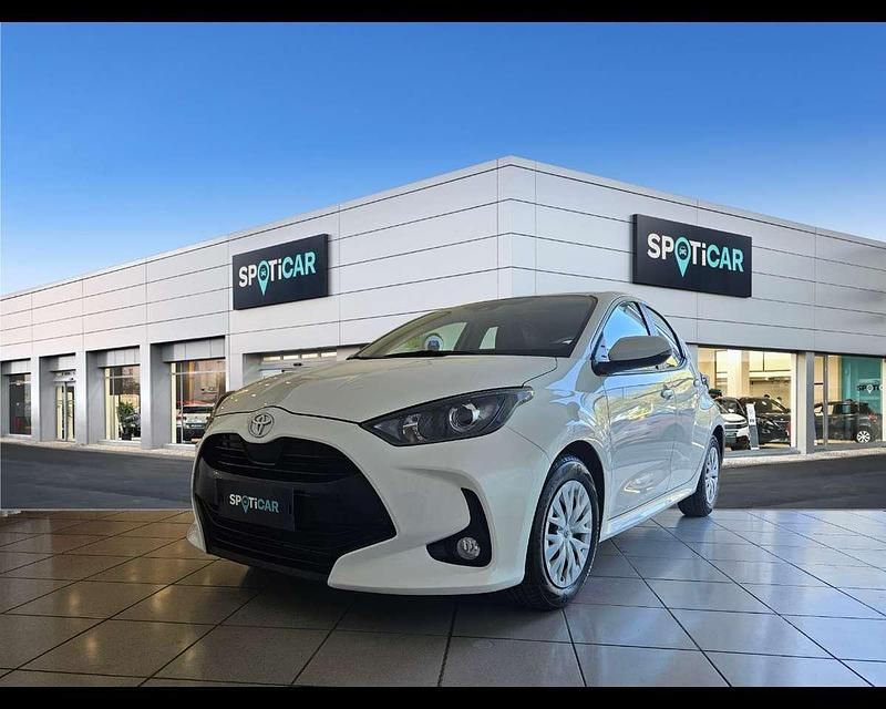 Bianco Usata 2023 Toyota Yaris Active Tre volumi | 13.900 € (Buon prezzo) - Immagine 1/4