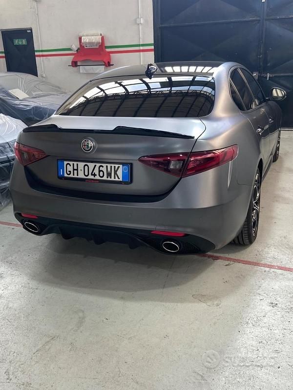 Usata Alfa Romeo Giulia Super 150 CV (110 kW) 2017 Bronzo Berlina