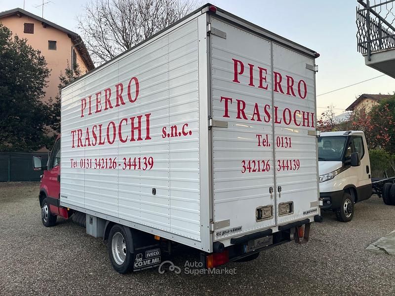 Usata Iveco Daily 166 CV (122 kW) 2006 Rosso