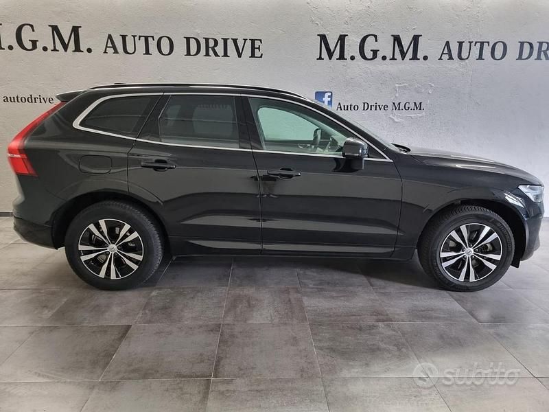 Usata Volvo XC60 Momentum 235 CV (172 kW) 2021 Grigio SUV