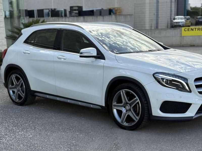 Usata Mercedes GLA200 136 CV (100 kW) 2015 Bianco SUV