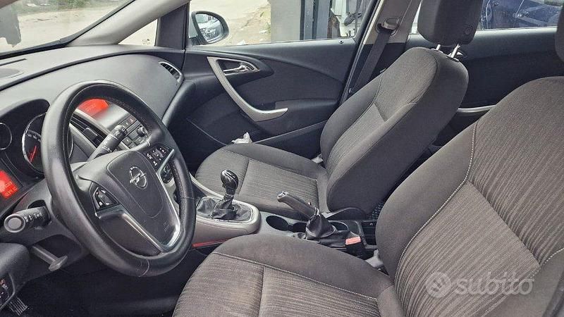 Usata Opel Astra 110 CV (80 kW) 2012 Grigio Station wagon