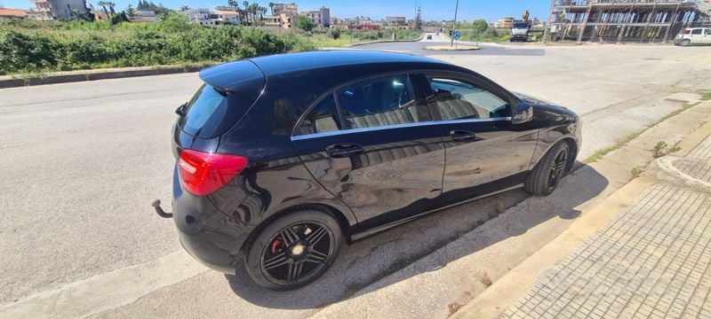 Usata Mercedes A180 109 CV (80 kW) 2014 Nero Utilitaria