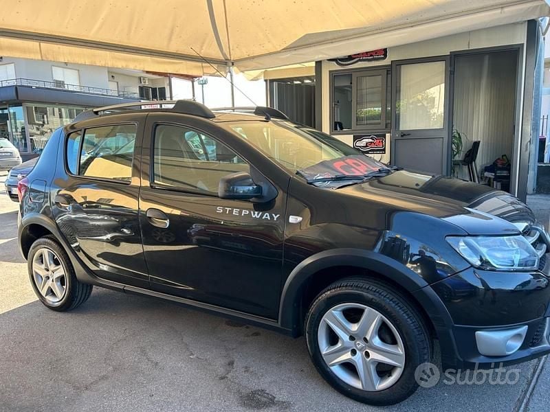 Nero Usata 2016 Dacia Sandero Stepway Due volumi | 5499 € (Ottimo prezzo) - Immagine 1/4