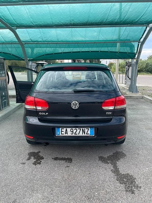 Nero Usata 2010 VW Golf VI Comfortline Due volumi | 5000 € (Buon prezzo) - Immagine 1/4
