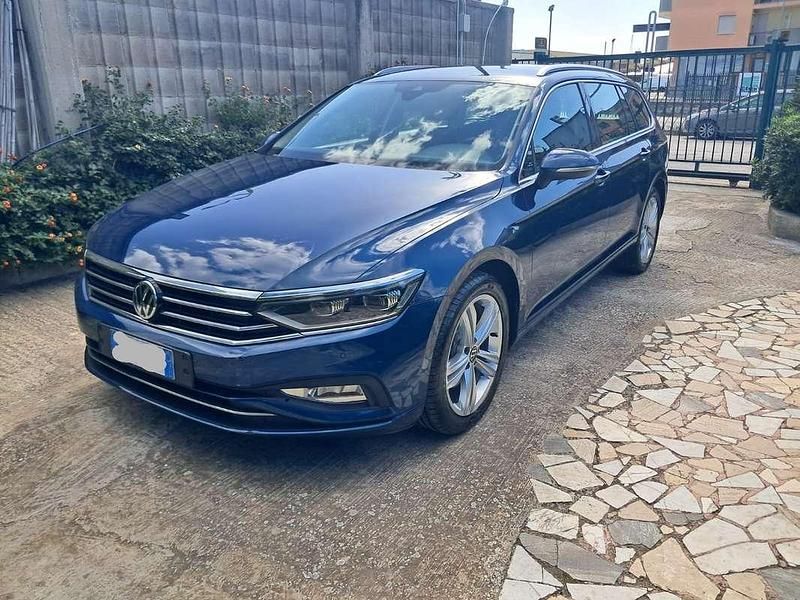 Usata VW Passat Business 120 CV (88 kW) 2019 Blu/azzurro Station wagon