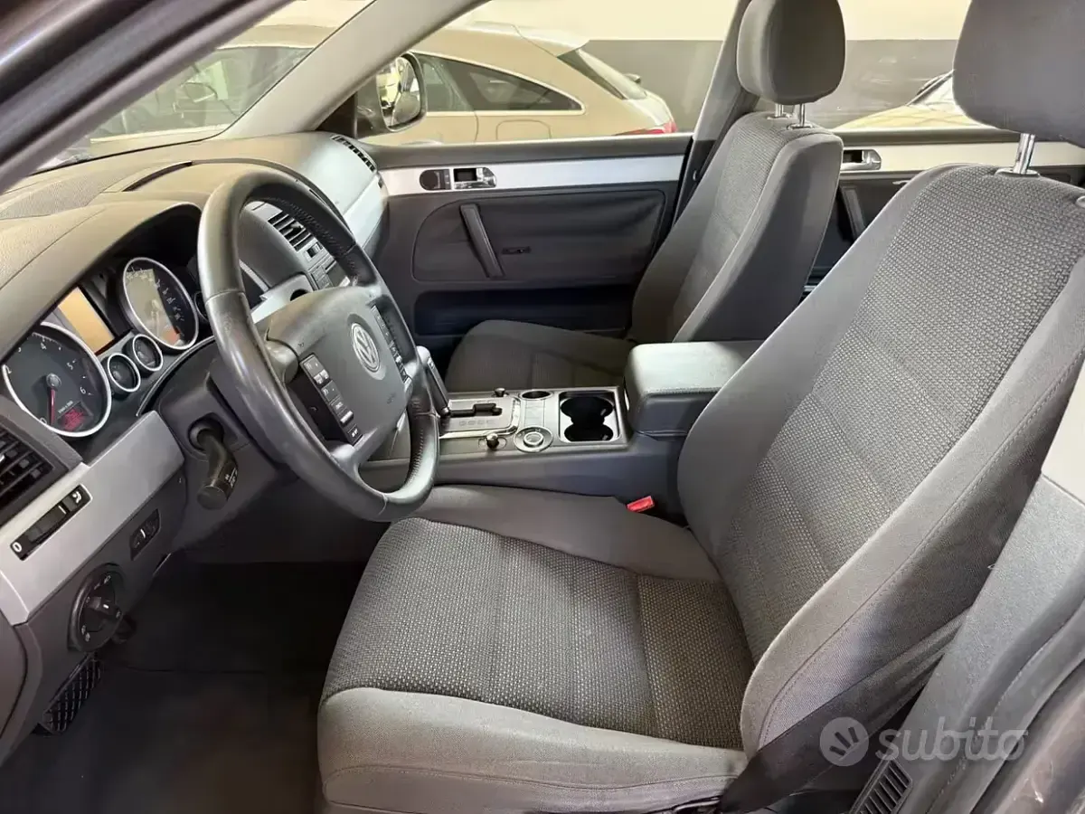 Usata VW Touareg Style 174 CV (127 kW) 2007 Grigio SUV