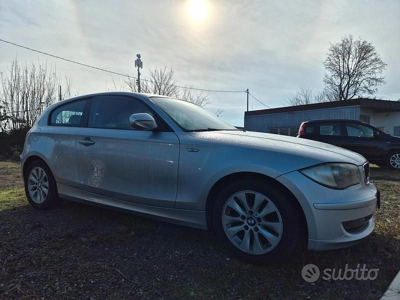 Usata BMW 116 122 CV (89 kW) 2010 Grigio Utilitaria