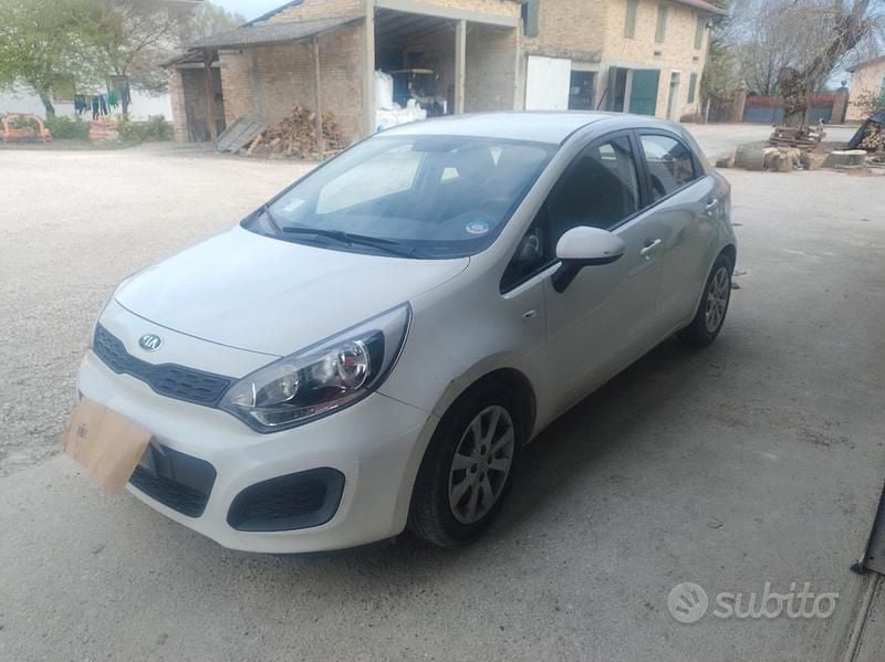 Usata Kia Rio 84 CV (61 kW) 2016 Bianco Utilitaria