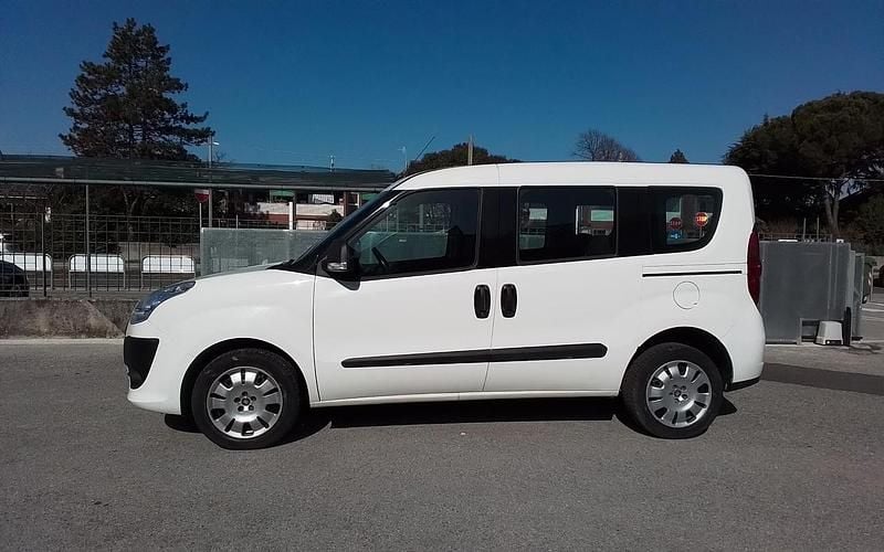 Usata Fiat Doblò 104 CV (76 kW) 2015 Bianco Monovolume