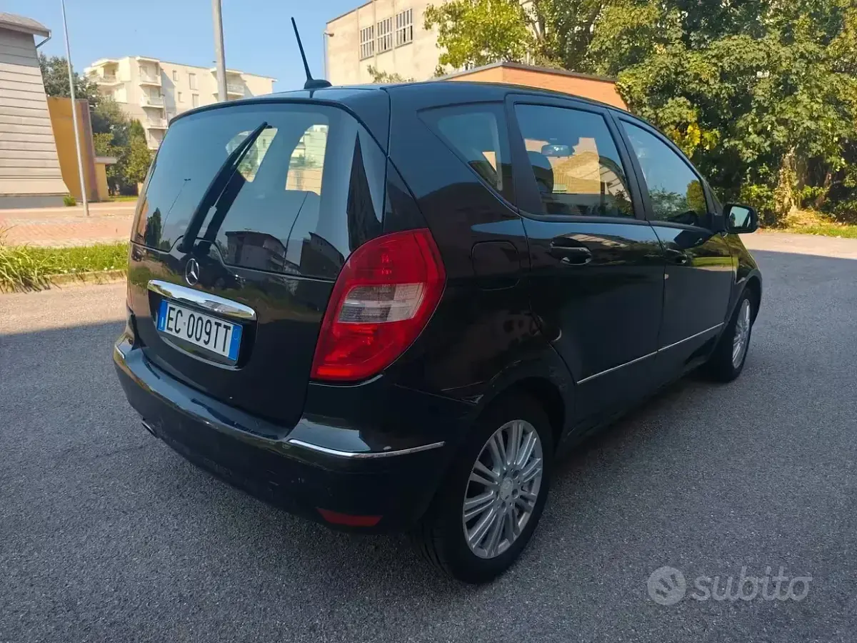 Usata Mercedes A160 Elegance 95 CV (69 kW) 2011 Nero Utilitaria