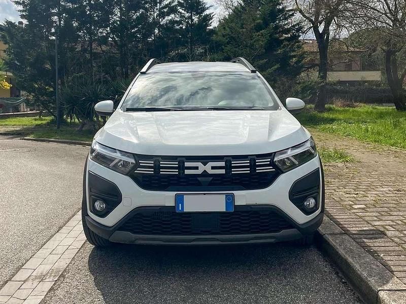 Käytetty Dacia Jogger Comfort 101 HP (74 kW) 2023 Valkoinen Tila-auto