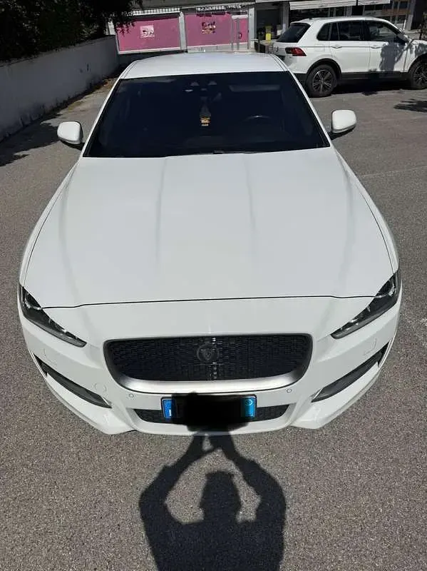 Usata Jaguar XE R-Sport 179 CV (131 kW) 2016 Bianco Berlina
