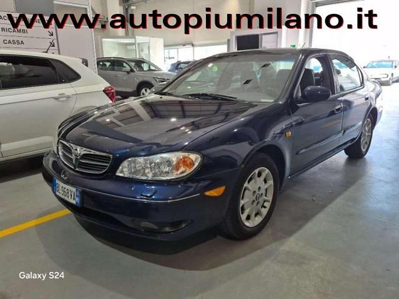 Usata Nissan Maxima 140 CV (102 kW) 2000 Blu/azzurro Berlina