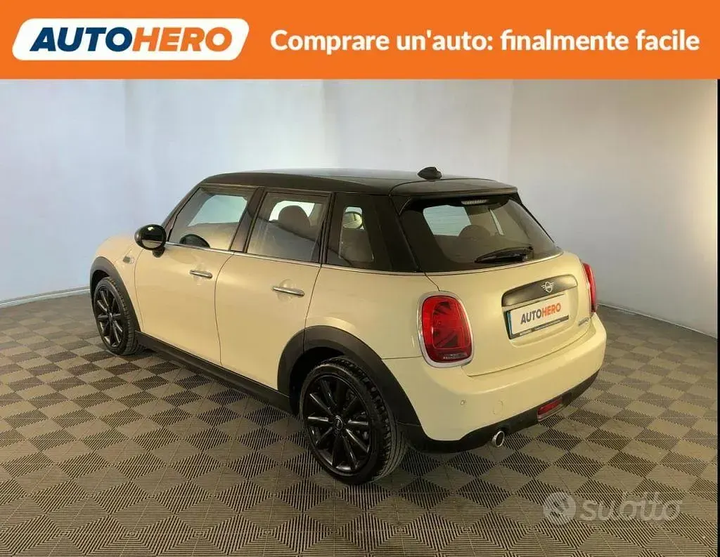 Begagnad Mini ONE 102 HK (75 kW) 2020 Vit Halvkombi