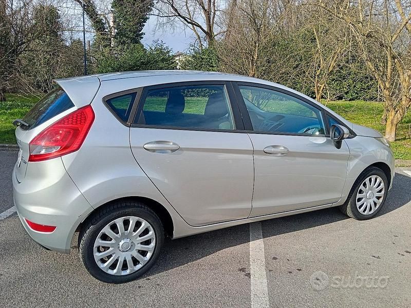 Usata Ford Fiesta 2011 Grigio Utilitaria