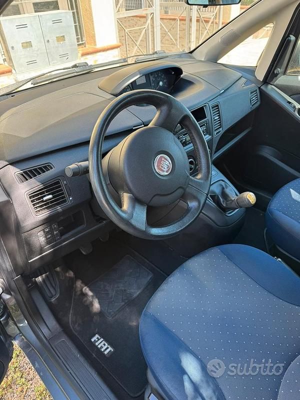 Usata Fiat Idea 95 CV (69 kW) 2011 Grigio Monovolume