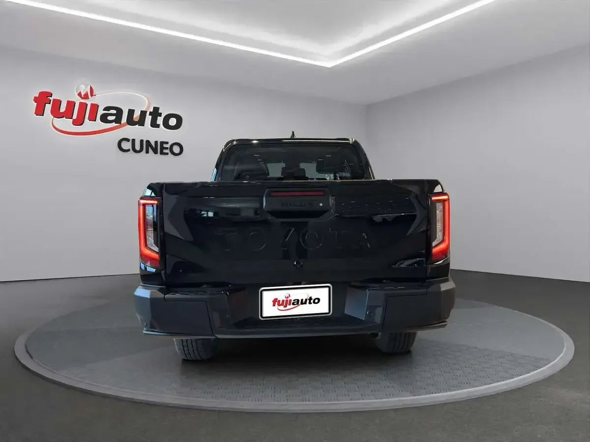 Nuova Toyota HiLux Premium 204 CV (150 kW) 2026 Attitude black Pick-up