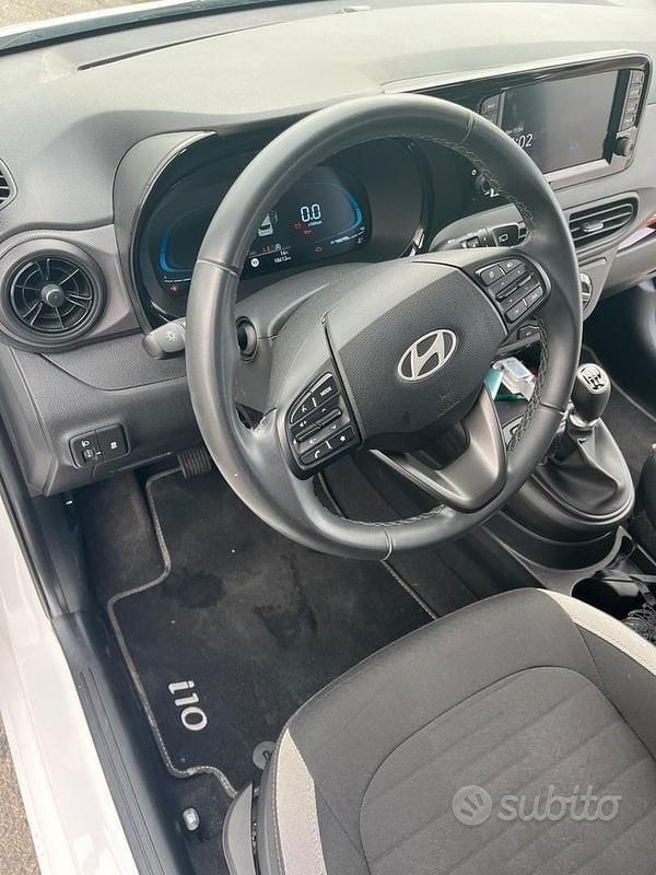 Usata Hyundai i10 67 CV (49 kW) 2024 Bianco Utilitaria