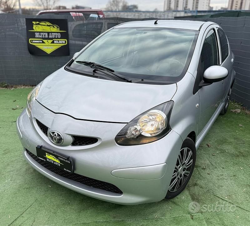 Usata Toyota Aygo 68 CV (50 kW) 2008 Grigio Utilitaria