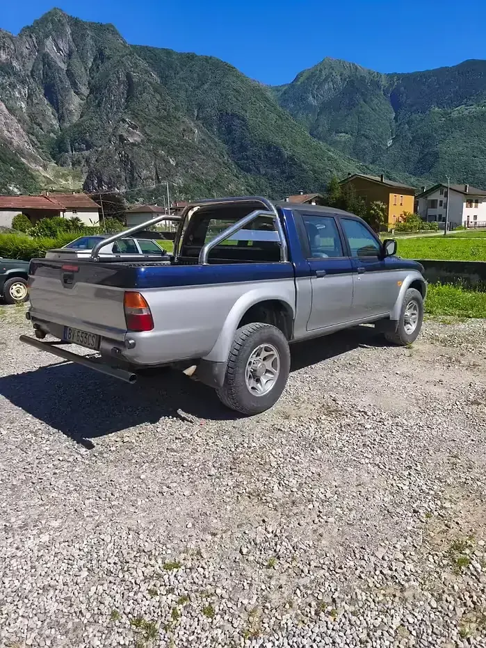 Usata Mitsubishi L200 115 CV (84 kW) 2001 Grigio Pick-up