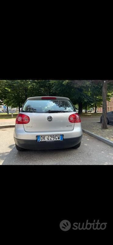 Usado VW Golf V 116 CV (85 kW) 2007 Gris Berlina