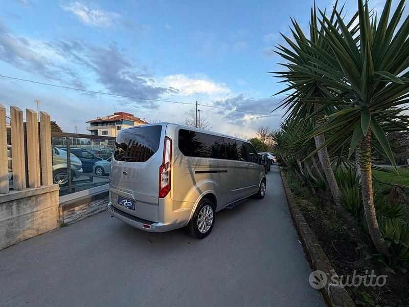 Usata Ford Tourneo Custom 170 CV (125 kW) 2023 Bianco Furgone