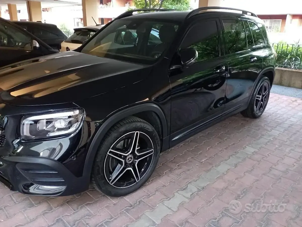 Usata Mercedes GLB200 AMG line 2021 Nero SUV