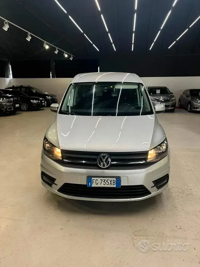 Usata VW Caddy Highline 102 CV (75 kW) 2017 Grigio Monovolume