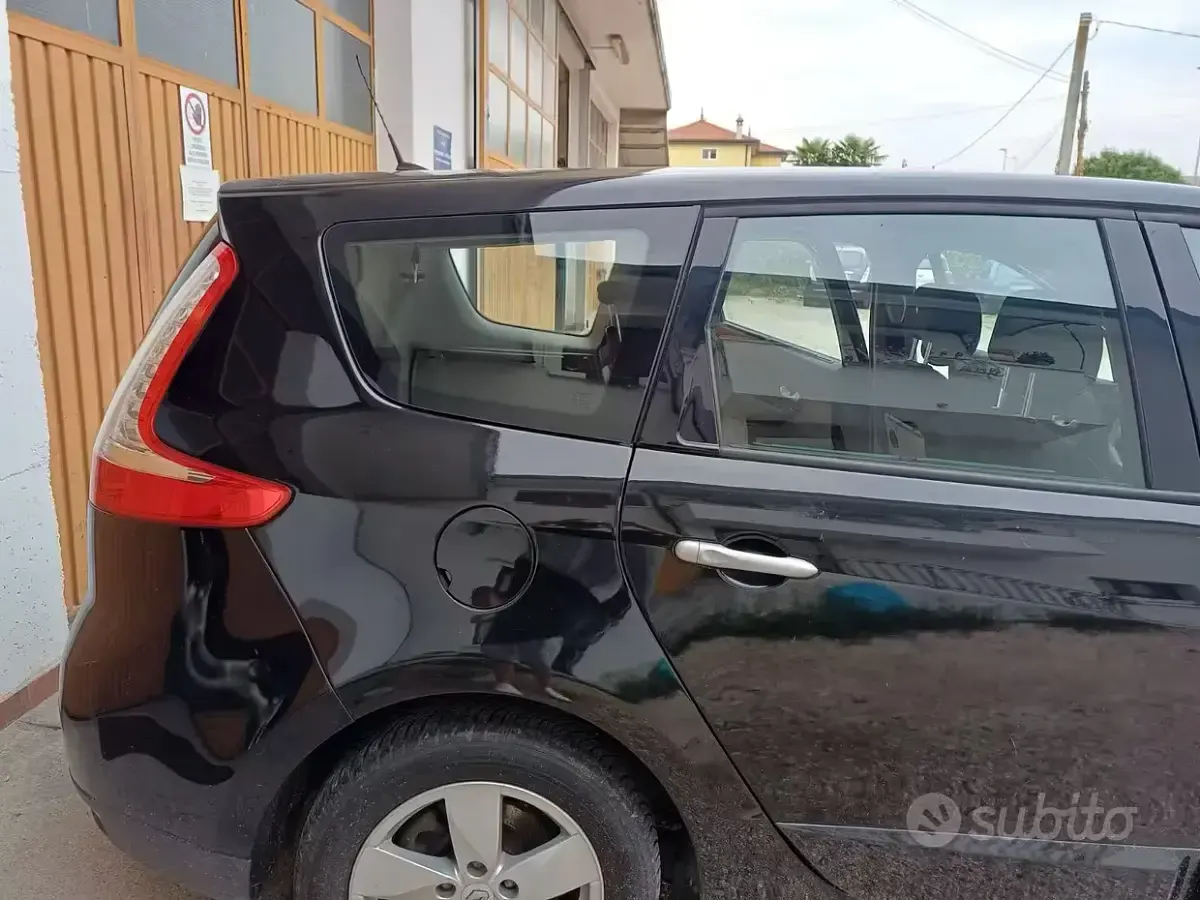 Usata Renault Scénic III 130 CV (95 kW) 2009 Nero Monovolume