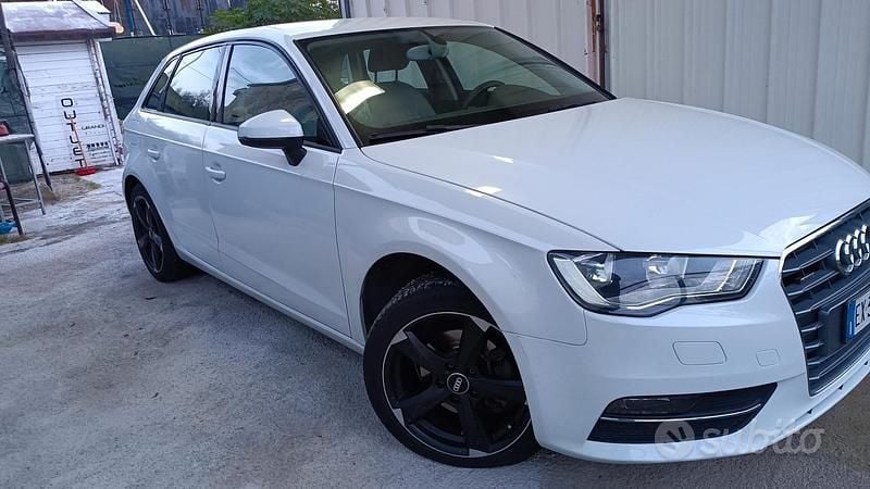 Bianco Usata 2015 Audi A3 Attraction Due volumi | 10.799 € (Super prezzo) - Immagine 1/4