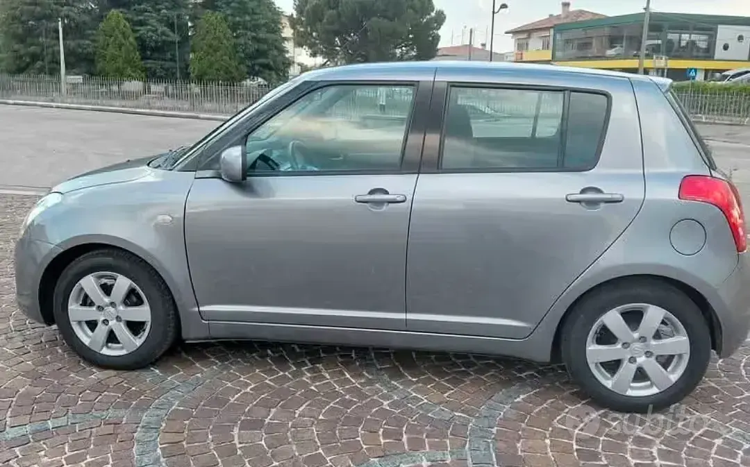 Usata Suzuki Swift GL 92 CV (67 kW) 2010 Grigio Utilitaria