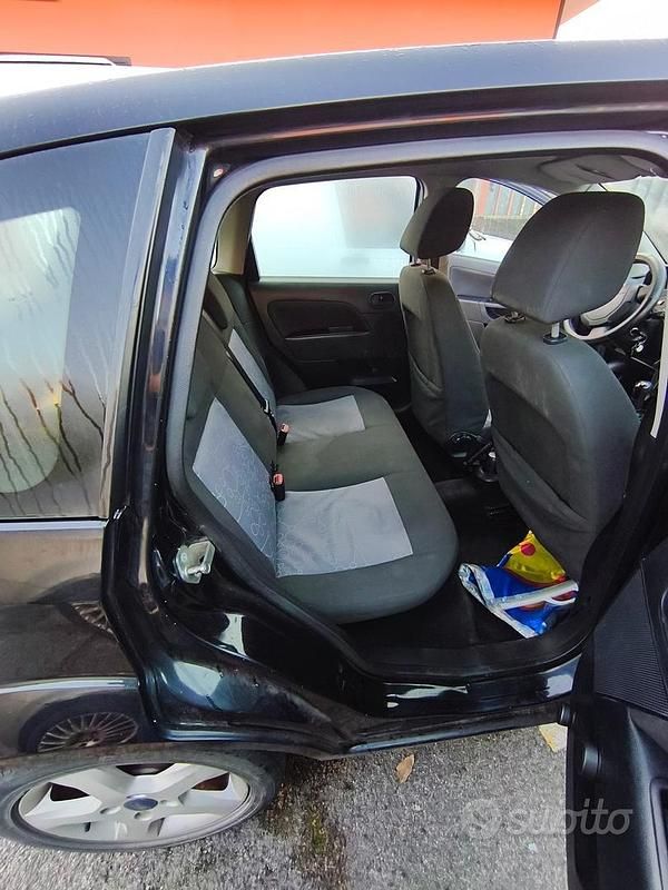 Usata Ford Fiesta 2006 Nero Utilitaria