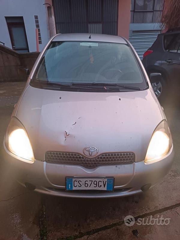 Usata Toyota Yaris Verso 2004 Grigio Monovolume