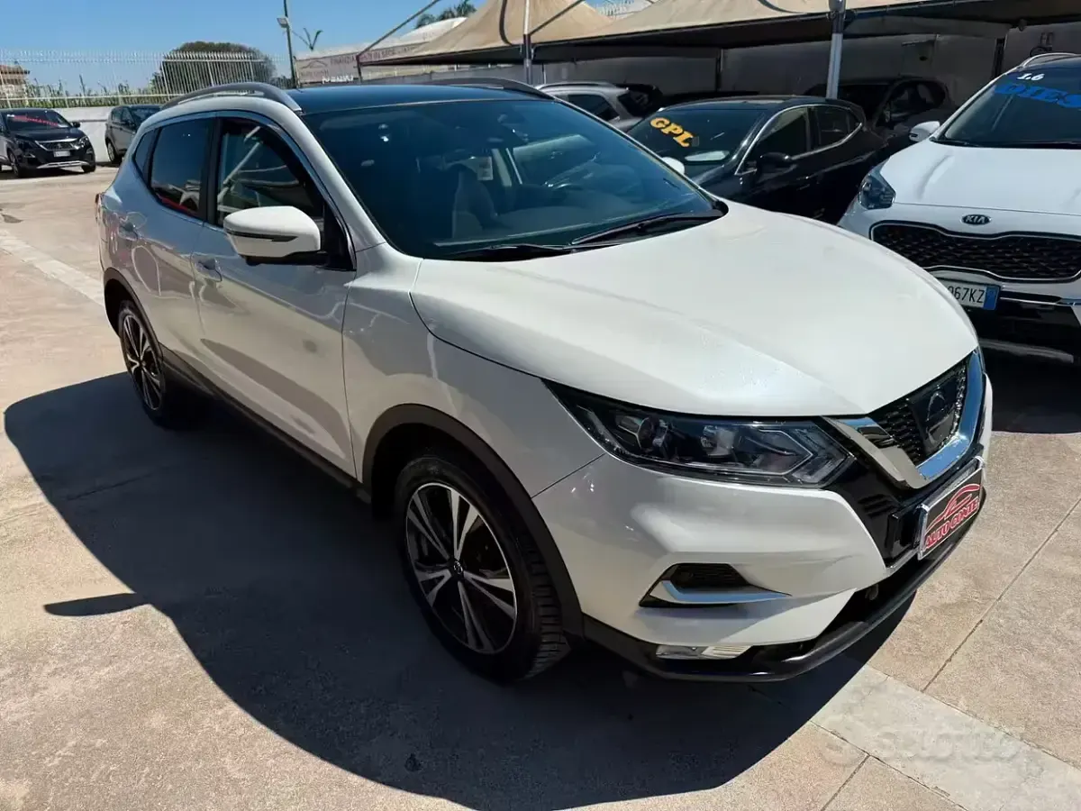 Usata Nissan Qashqai N-Connecta 110 CV (80 kW) 2018 Bianco SUV