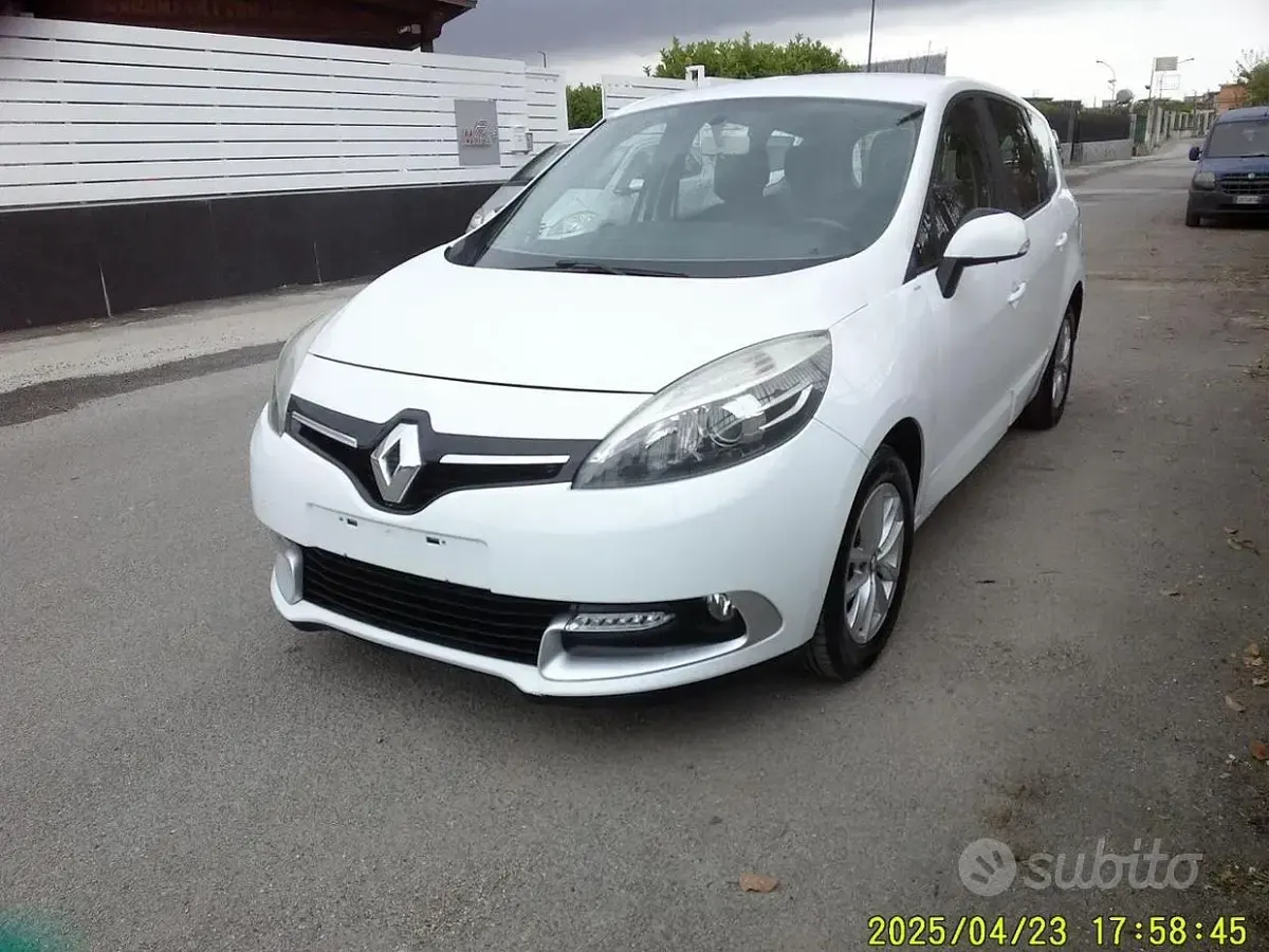 Usata Renault Scénic 110 CV (80 kW) 2014 Bianco Monovolume