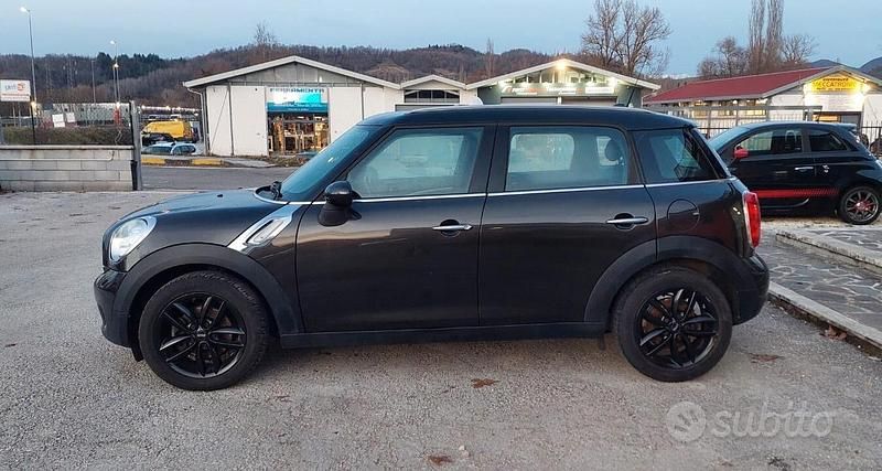 Usata Mini Cooper D Countryman 142 CV (104 kW) 2016 Grigio SUV