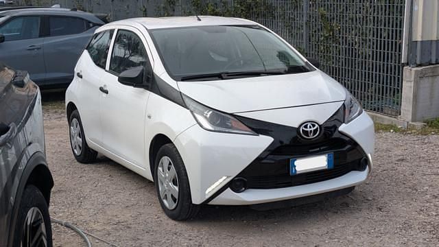 Usata Toyota Aygo 69 CV (50 kW) 2018 Bianco Utilitaria