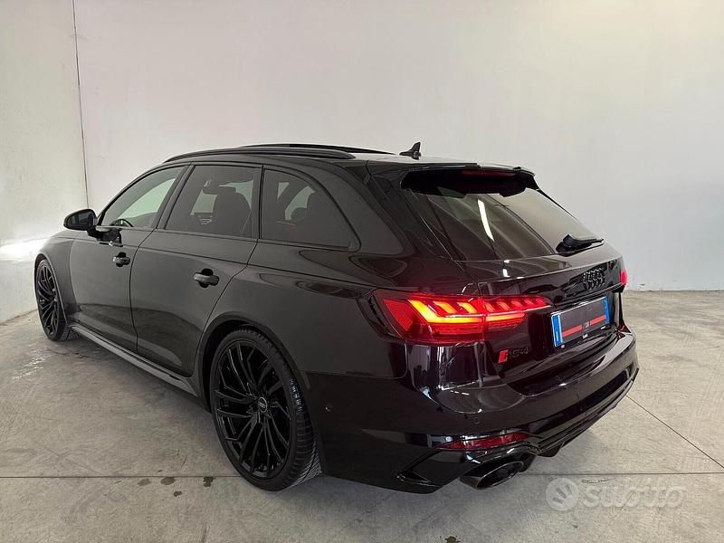 Usata Audi RS4 Ambiente 450 CV (330 kW) 2023 Marrone Station wagon