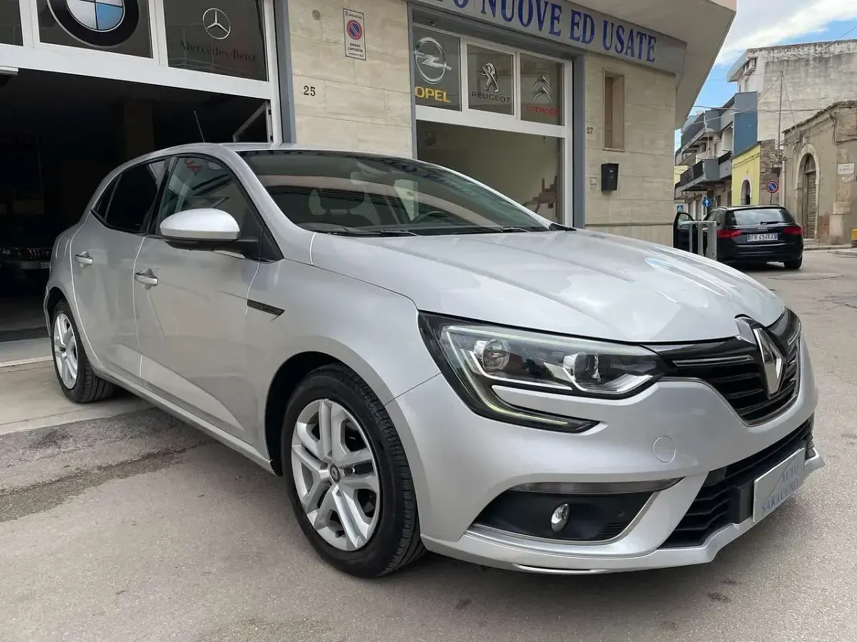 Usata Renault Mégane Business 116 CV (85 kW) 2019 Grigio argento met. Berlina