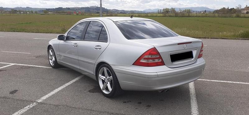 Usata Mercedes C180 Elegance 129 CV (94 kW) 2002 Argento Berlina