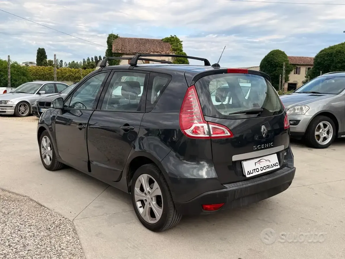 Usata Renault Scenic E-Tech Luxe 110 CV (80 kW) 2011 Nero Monovolume