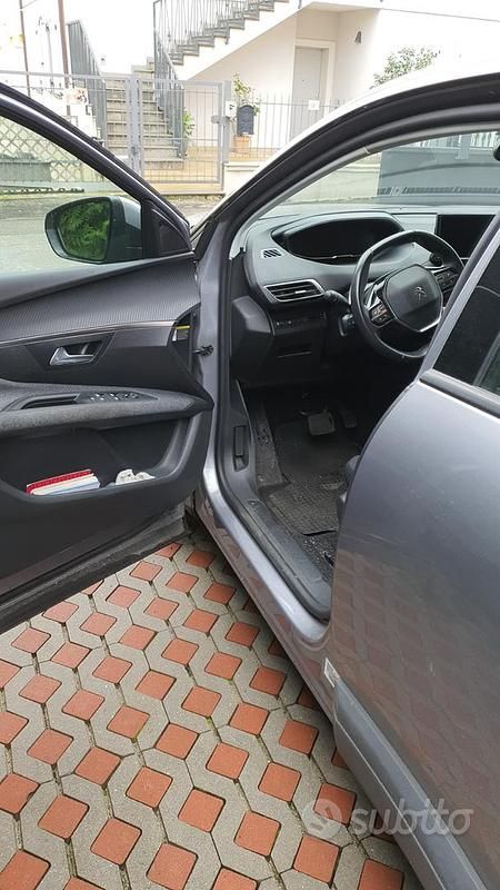 Usata Peugeot 3008 Active 120 CV (88 kW) 2021 Grigio SUV