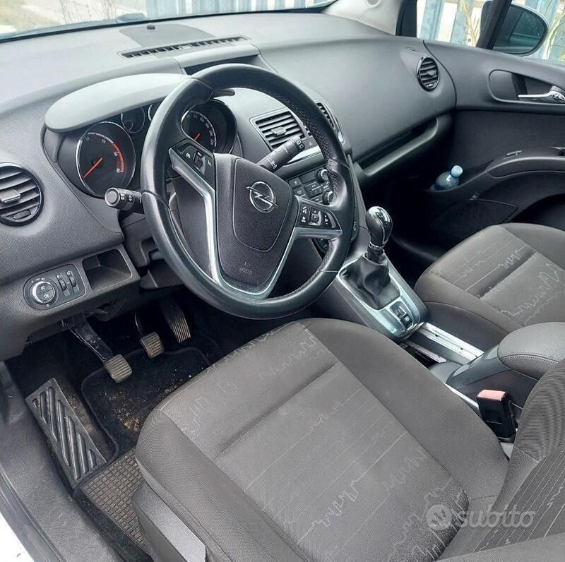 Usata Opel Meriva 95 CV (69 kW) 2011 Bianco Monovolume