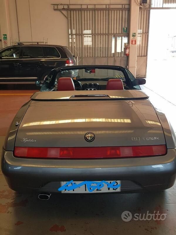 Grigio Usata 1998 Alfa Romeo Spider Cabrio | 14.900 € (Molto cara) - Immagine 1/4