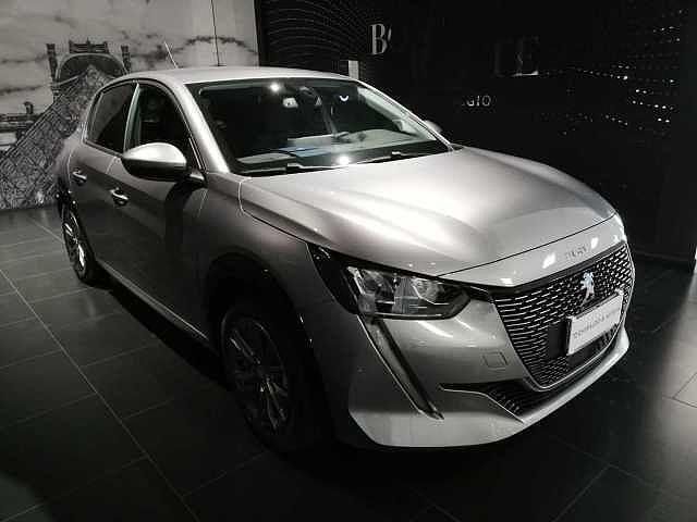 Usata Peugeot e-208 Allure 99 kW (135 CV) 2023 Grigio Utilitaria