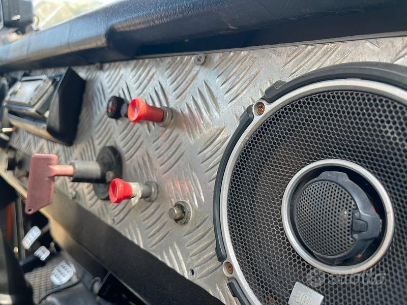Usata Land Rover Defender 113 CV (83 kW) 1991 Giallo SUV