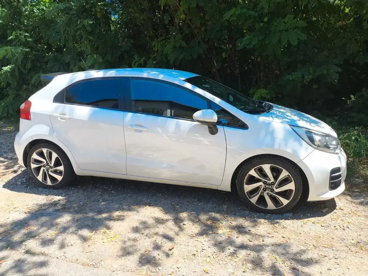 Usata Kia Rio 90 CV (66 kW) 2016 Bianco Utilitaria